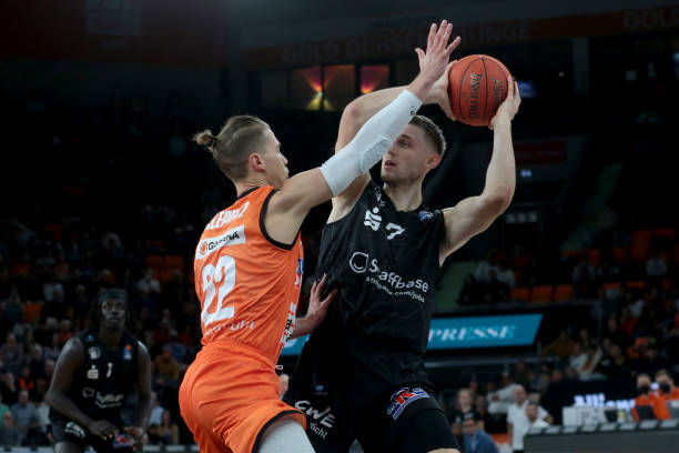 逃避执行的 逃避执行的